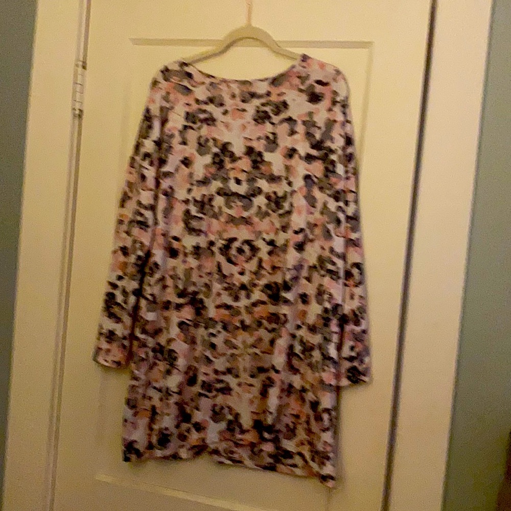 Vera Wang Size L light floral sweater/ top